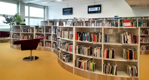 Lahden kirjastotila ja kaarihyllyt
