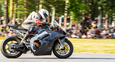 Pauli Pekkanen driving LUT University&#039;s electric motorcycle Ukkonen at Jarno Saarinen Circuit Imatra