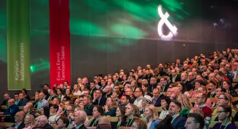 People on campus in Homecoming Day