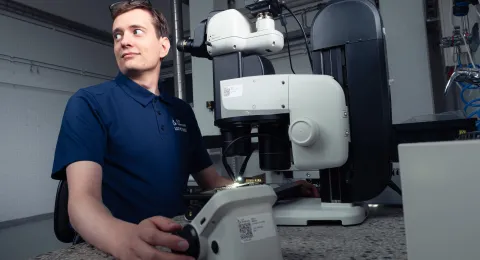 laboratoriotyöskentelyä