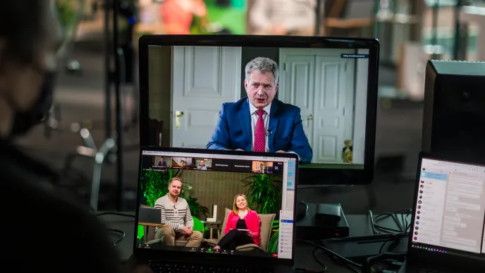 Presidentti Sauli Niinistö keskustelee virtuaalisessa tapahtumassa LUT-yliopiston opiskelijoiden kanssa vuonna 2021.