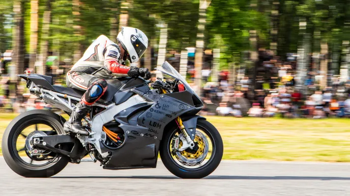 Pauli Pekkanen driving LUT University&#039;s electric motorcycle Ukkonen at Jarno Saarinen Circuit Imatra