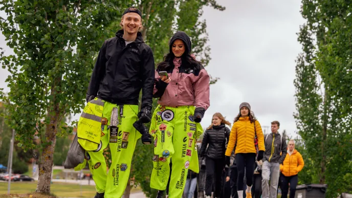 Enklaavi students walking, Academic Adventure event 2022