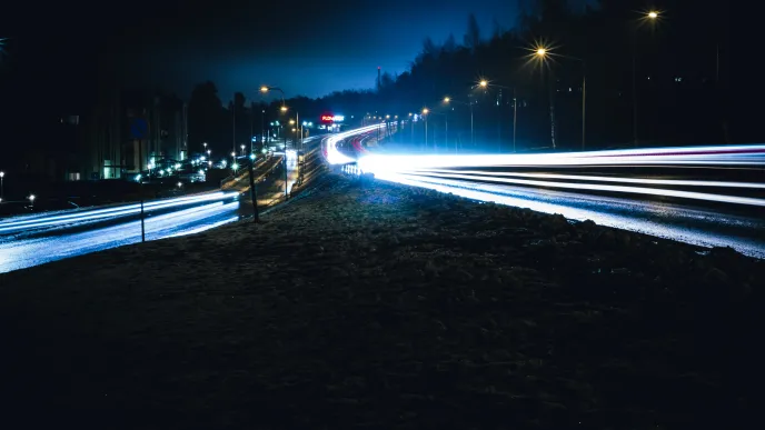 Liikenteen valoja illalla Lappeenrannassa