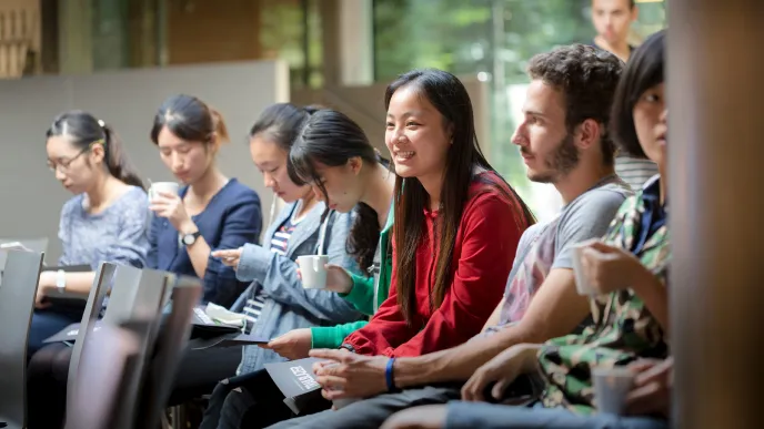 Kansainvälisiä opiskelijoita.