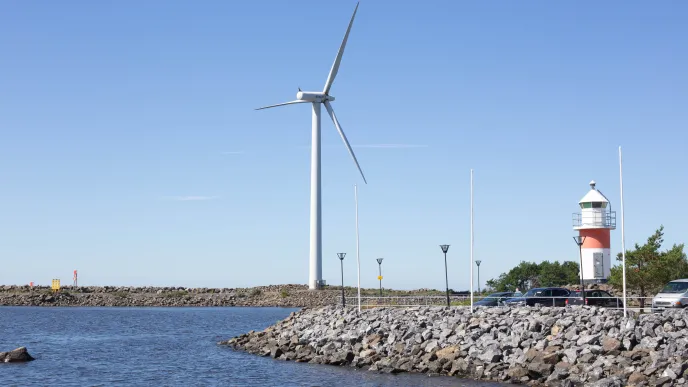Tuulivoimalat rannikolla