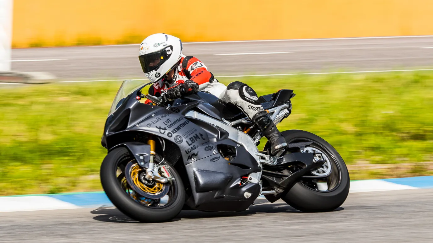 Pauli Pekkanen driving LUT University's electric motorcycle Ukkonen at Jarno Saarinen Circuit Imatra