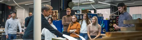 Opiskelijoita JHC-protopajassa.