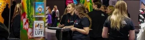 LUTin opiskelijoita vuoden 2024 Studia-messuilla.