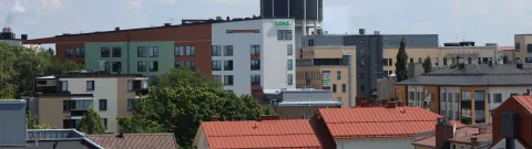 Talojen kattoja Lappeenrannan keskustassa.