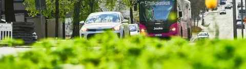 Liikennettä Lappeenrannan Koulukadulla.