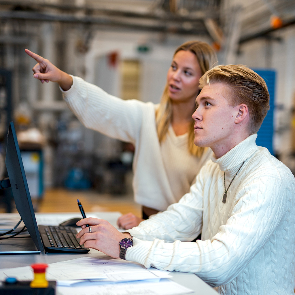 Energiatekniikan opiskelijoita.