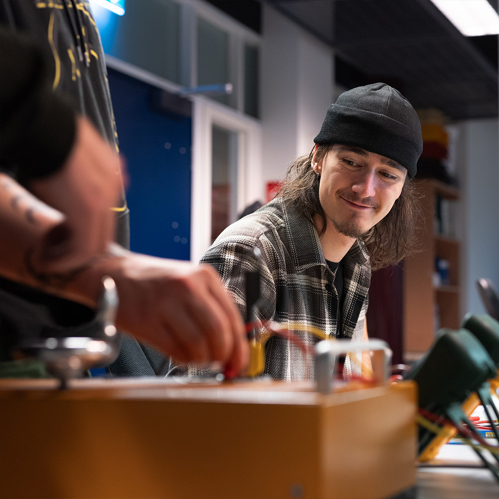 LUT-yliopiston sähkötekniikan opiskelijoita