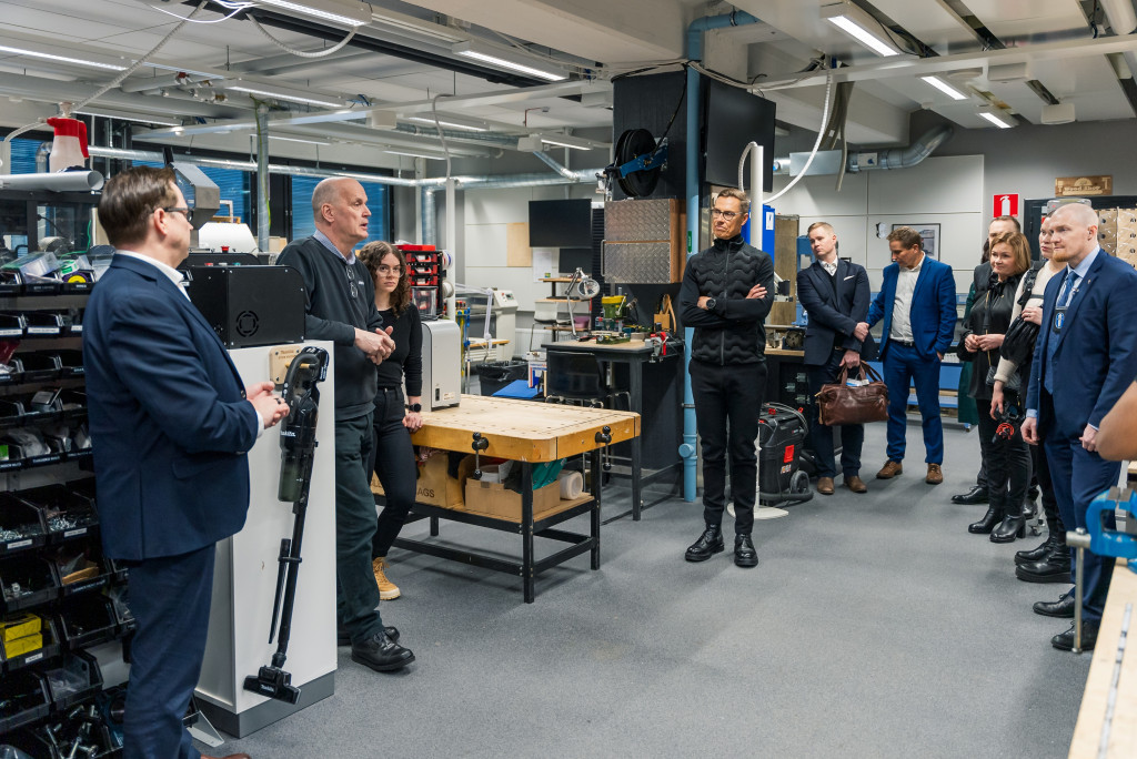 Tasavallan presidentti Alexander Stubb vierailulla LUTissa ja JHC-protopajassa 2025. President Alexander Stubb visited LUT and J. Hyneman Center in 2025. 